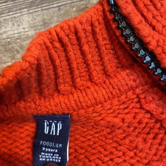 GAP Sweater - Picture 3 of 5